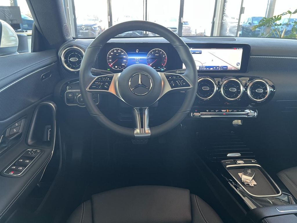 Mercedes-Benz CLA 180 2025