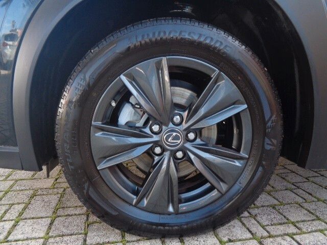 Lexus UX 2022