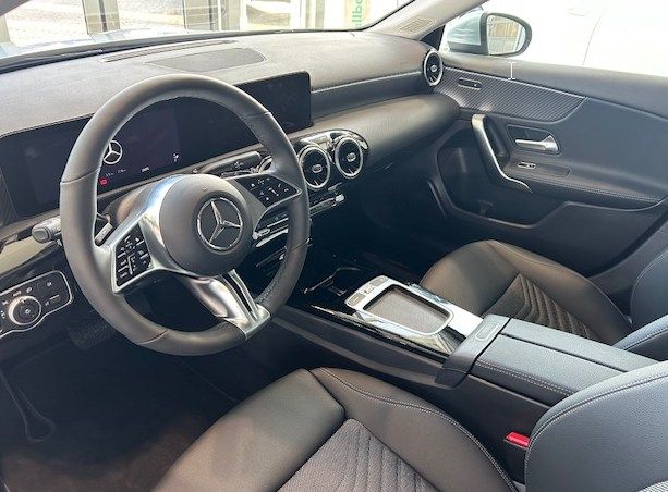 Mercedes-Benz A 200 2025