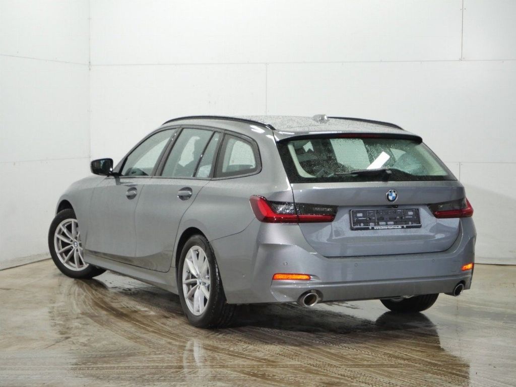 BMW 318 2024