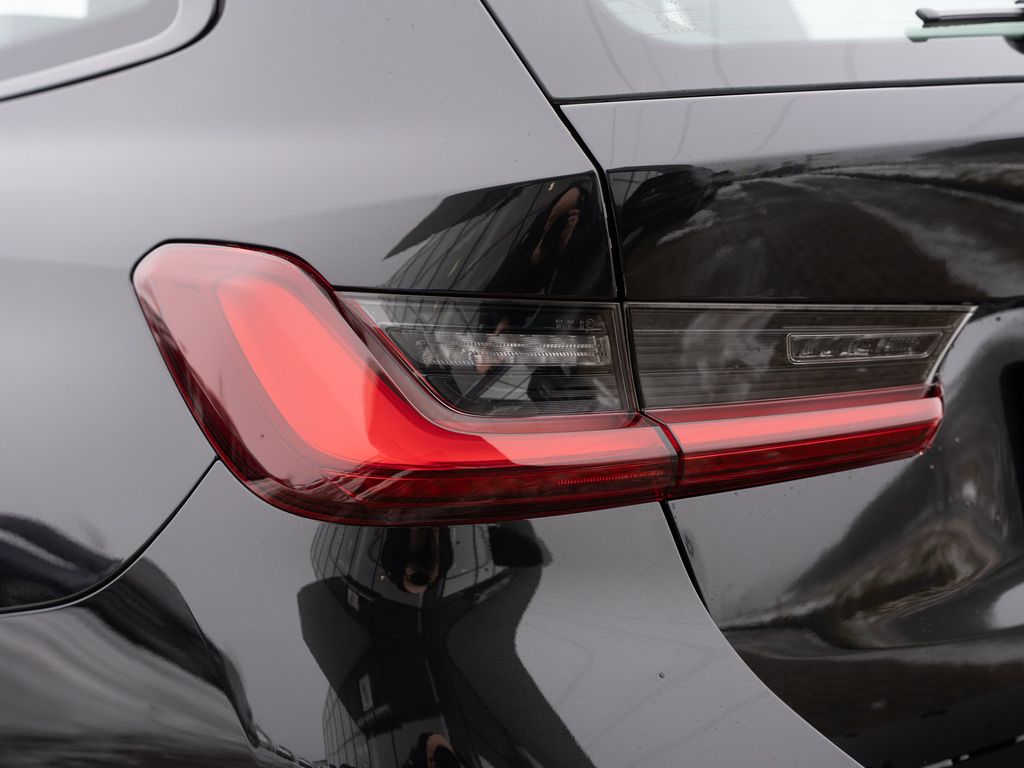 BMW 318 2024