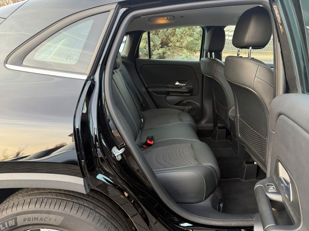 Mercedes-Benz GLA 200 2023