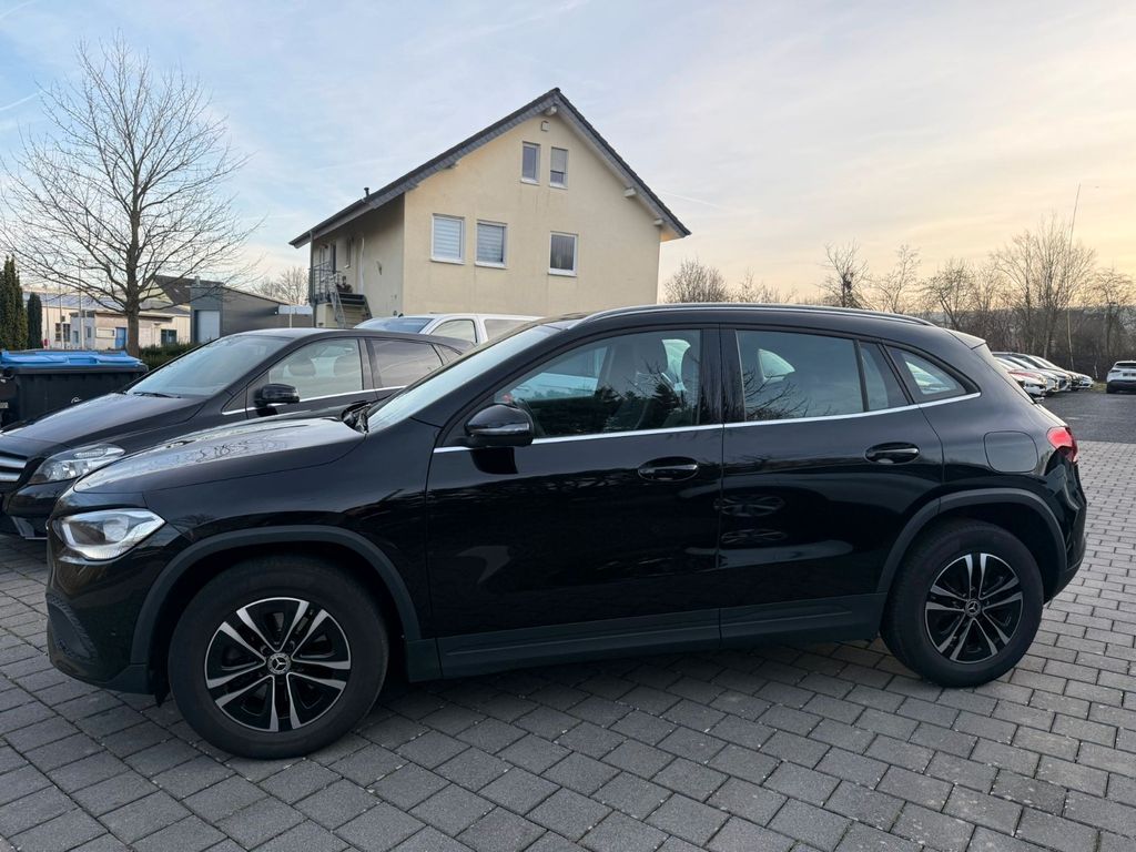 Mercedes-Benz GLA 200 2023