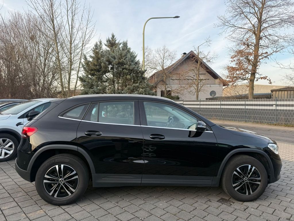 Mercedes-Benz GLA 200 2023