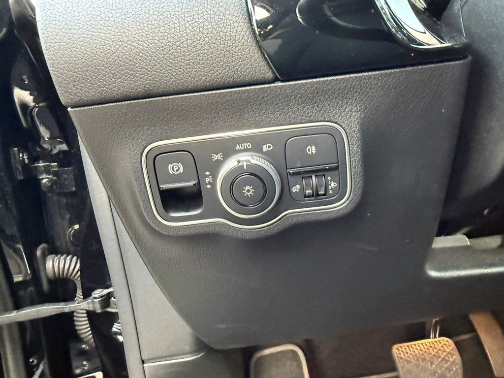 Mercedes-Benz GLA 200 2023