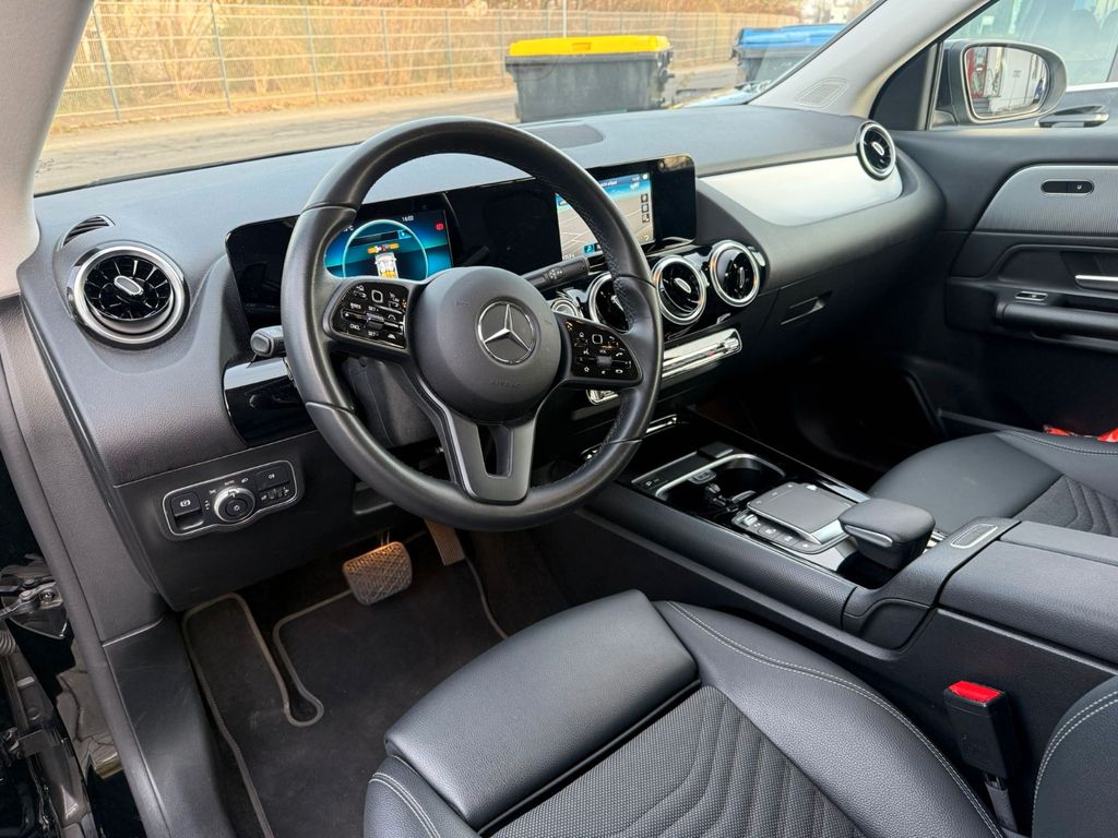 Mercedes-Benz GLA 200 2023