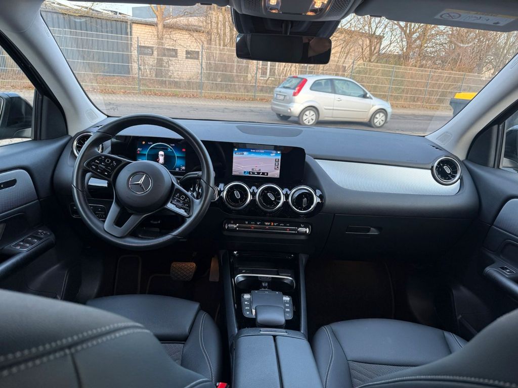 Mercedes-Benz GLA 200 2023