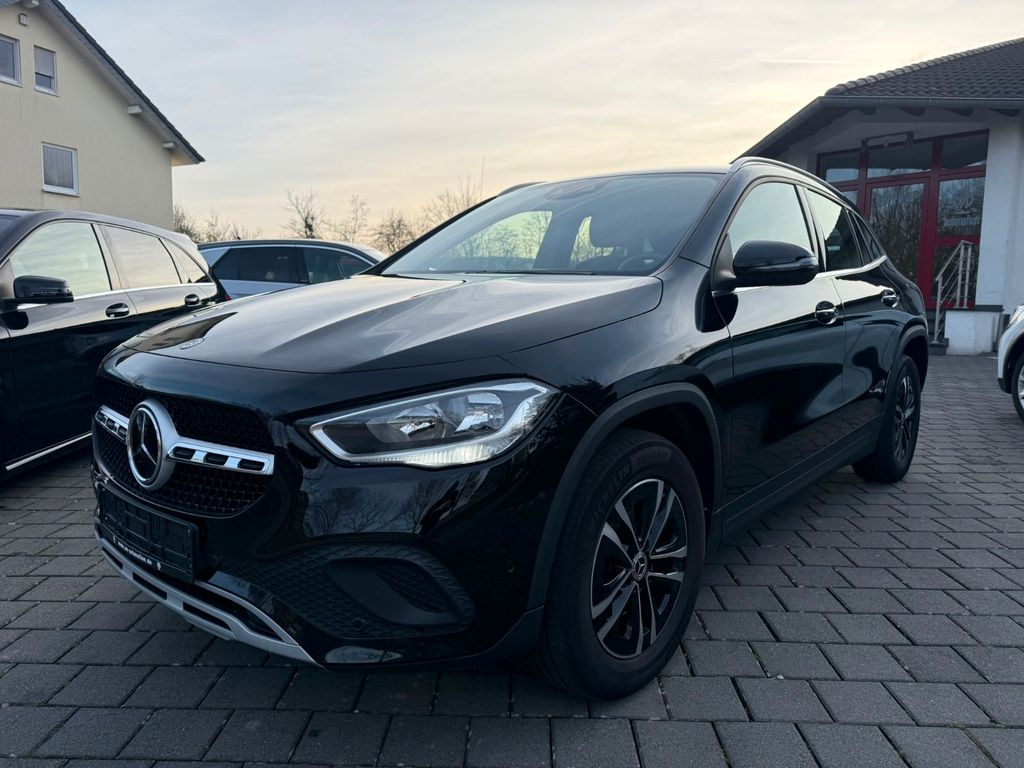 Mercedes-Benz GLA 200 2023