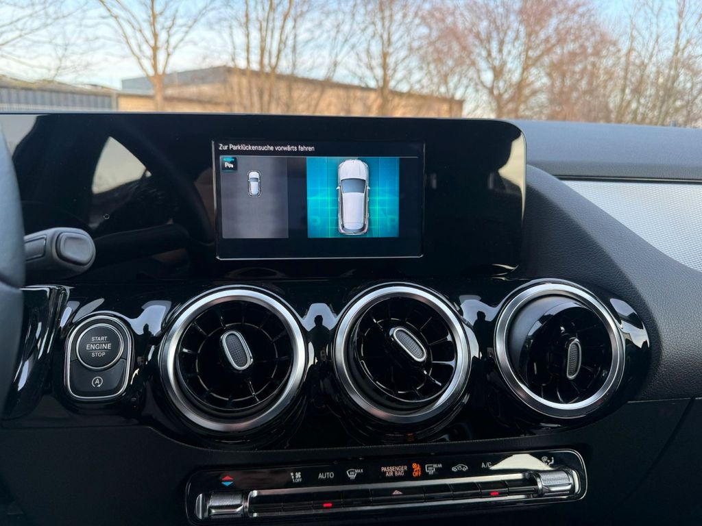 Mercedes-Benz GLA 200 2023