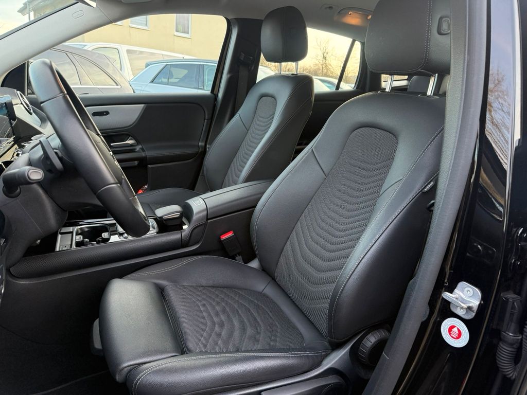 Mercedes-Benz GLA 200 2023