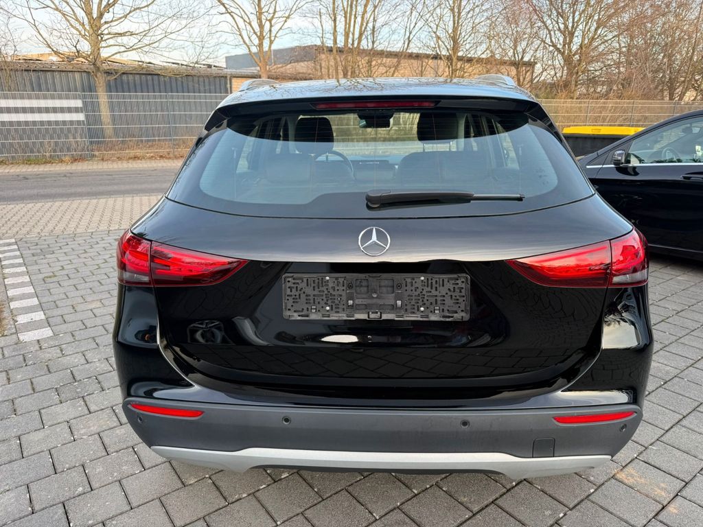 Mercedes-Benz GLA 200 2023