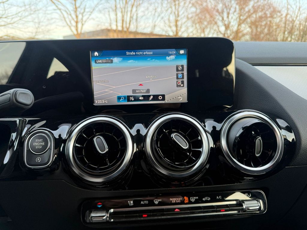 Mercedes-Benz GLA 200 2023