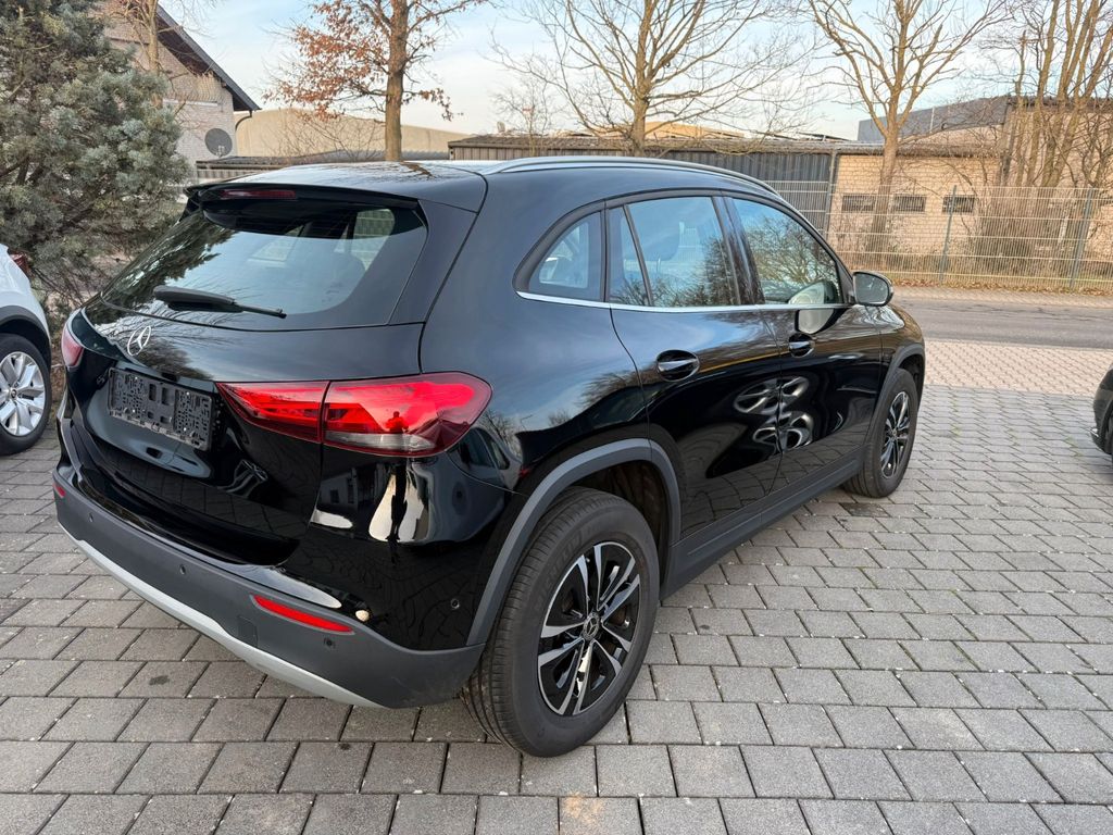 Mercedes-Benz GLA 200 2023