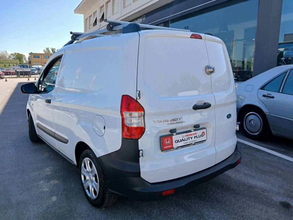 Ford Transit Courier 2021