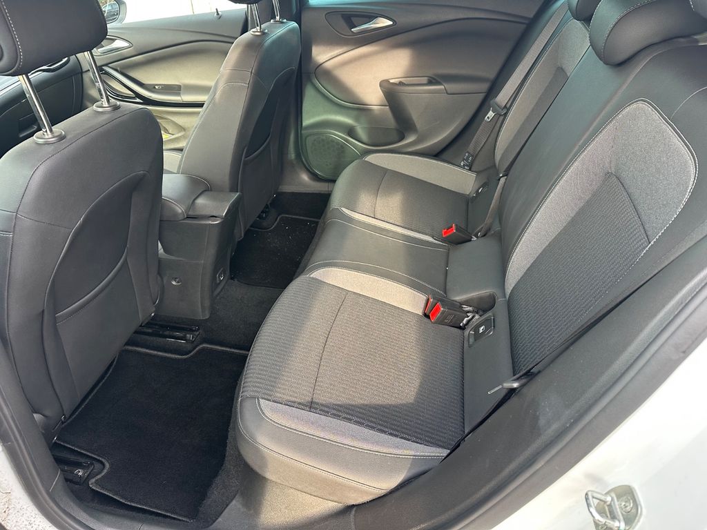Opel Astra 2021