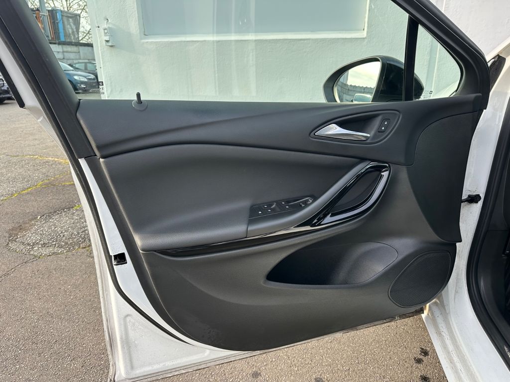 Opel Astra 2021