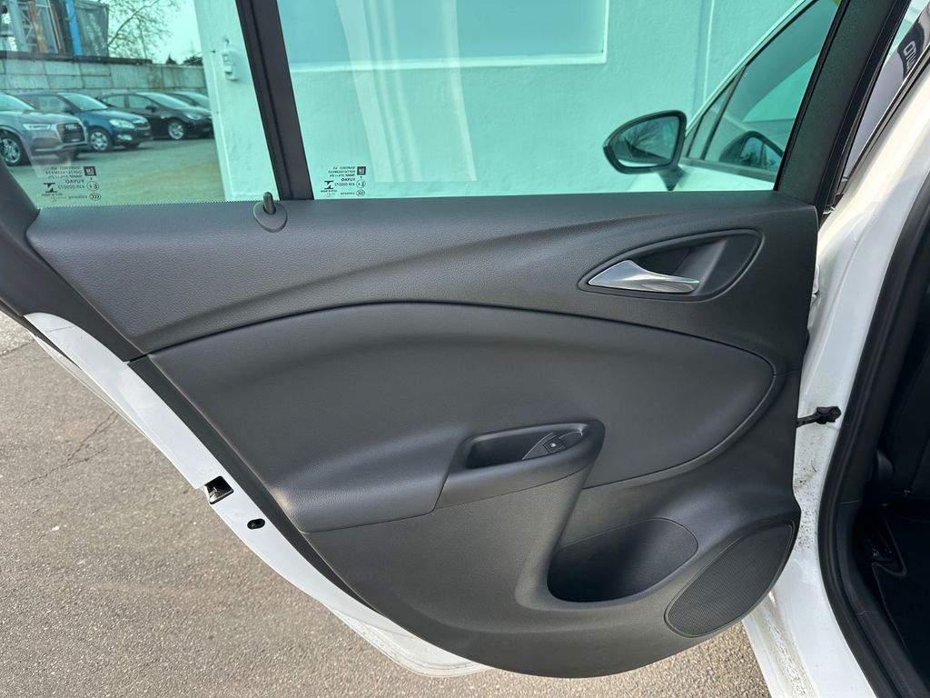 Opel Astra 2021