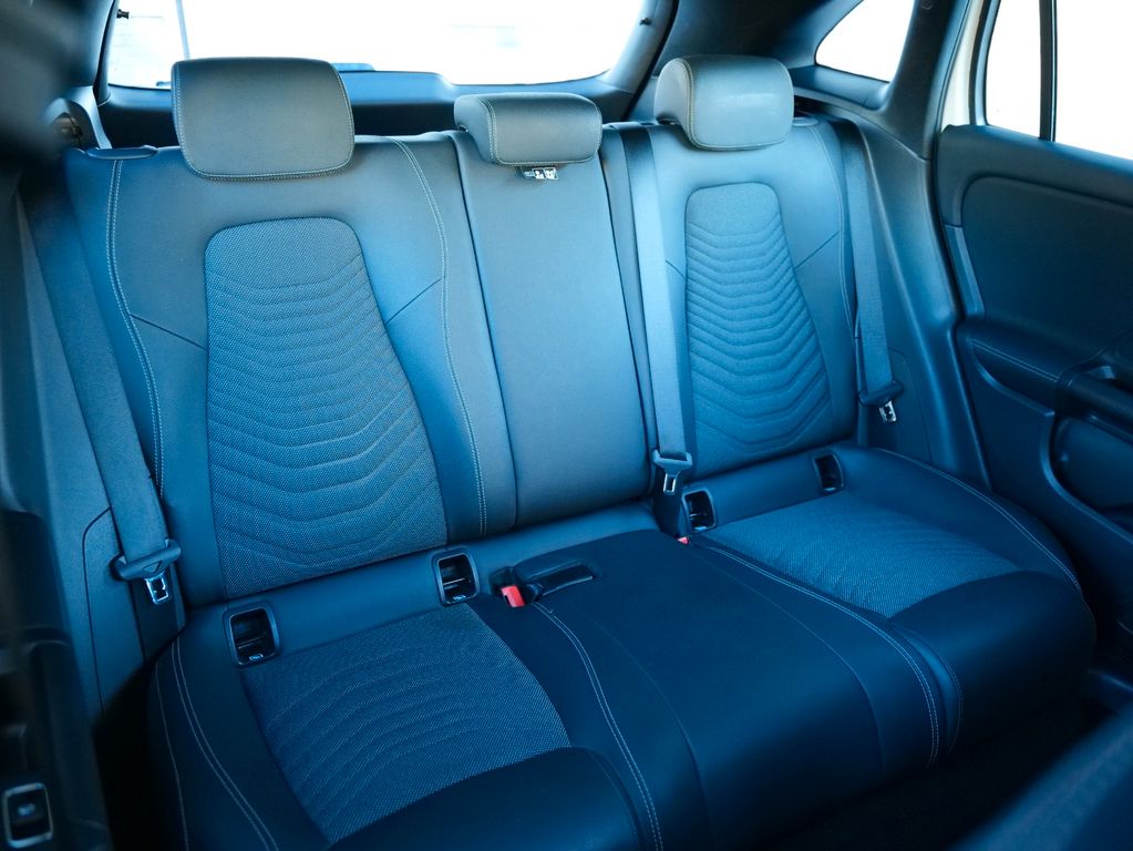 Mercedes-Benz GLA 180 2021