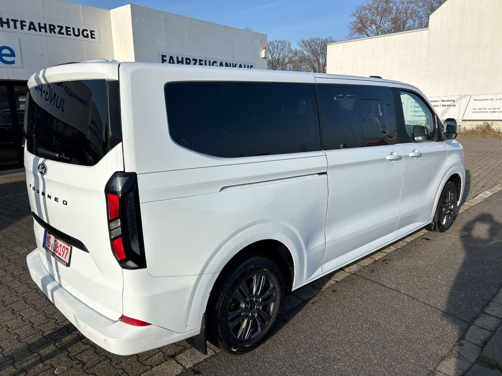 Ford Tourneo Custom 2025