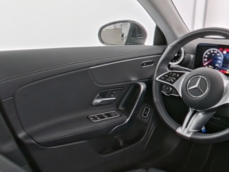 Mercedes-Benz CLA 180 2024