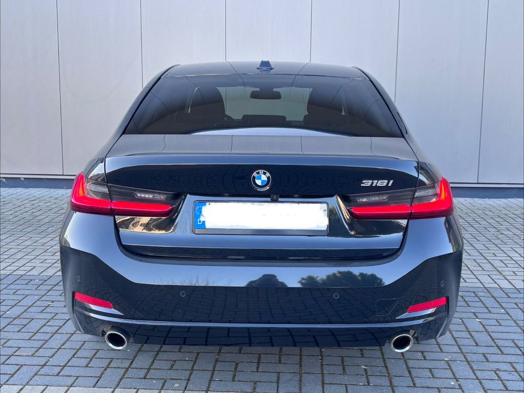 BMW 318 2024