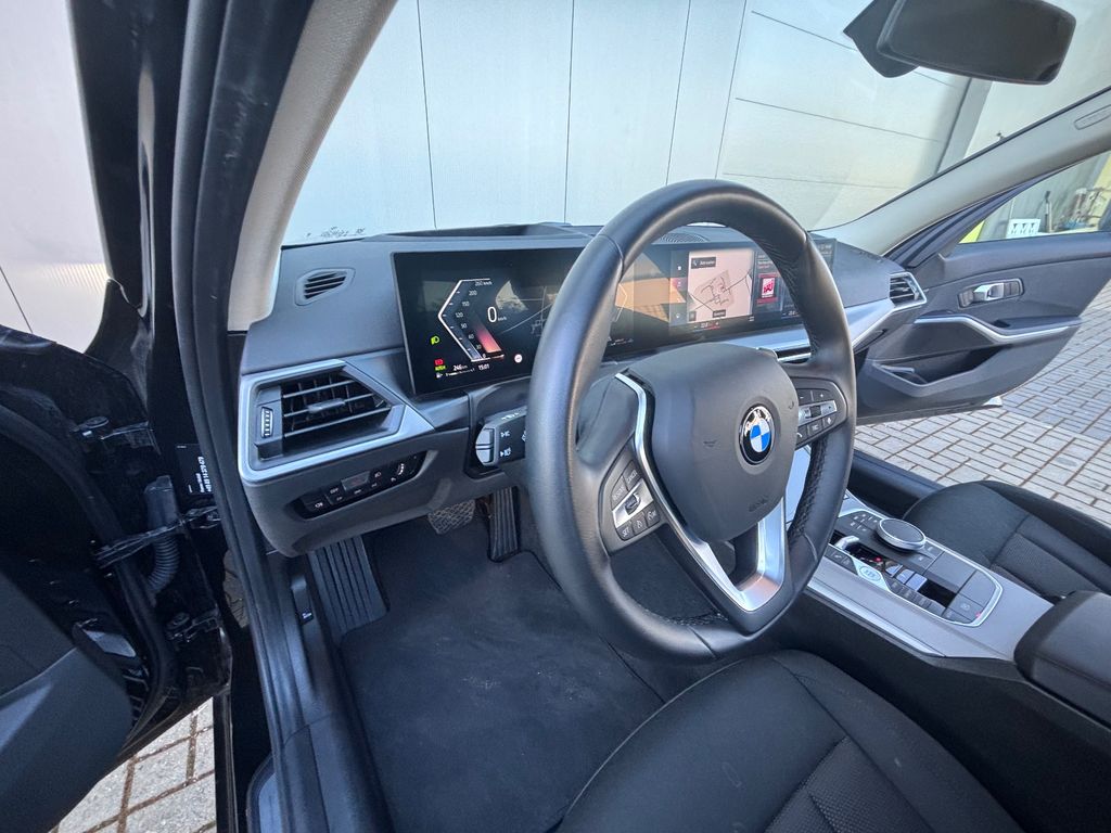BMW 318 2024