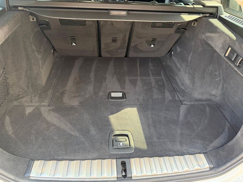 BMW 318 2023
