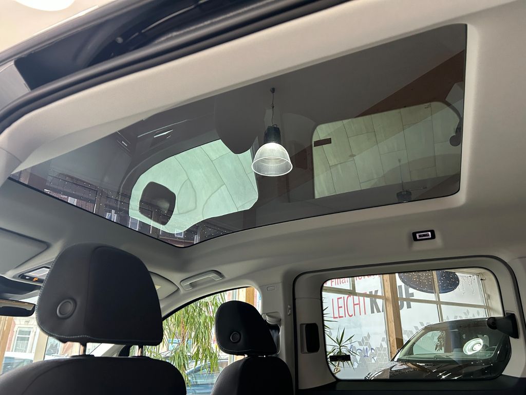 Ford Grand Tourneo 2025