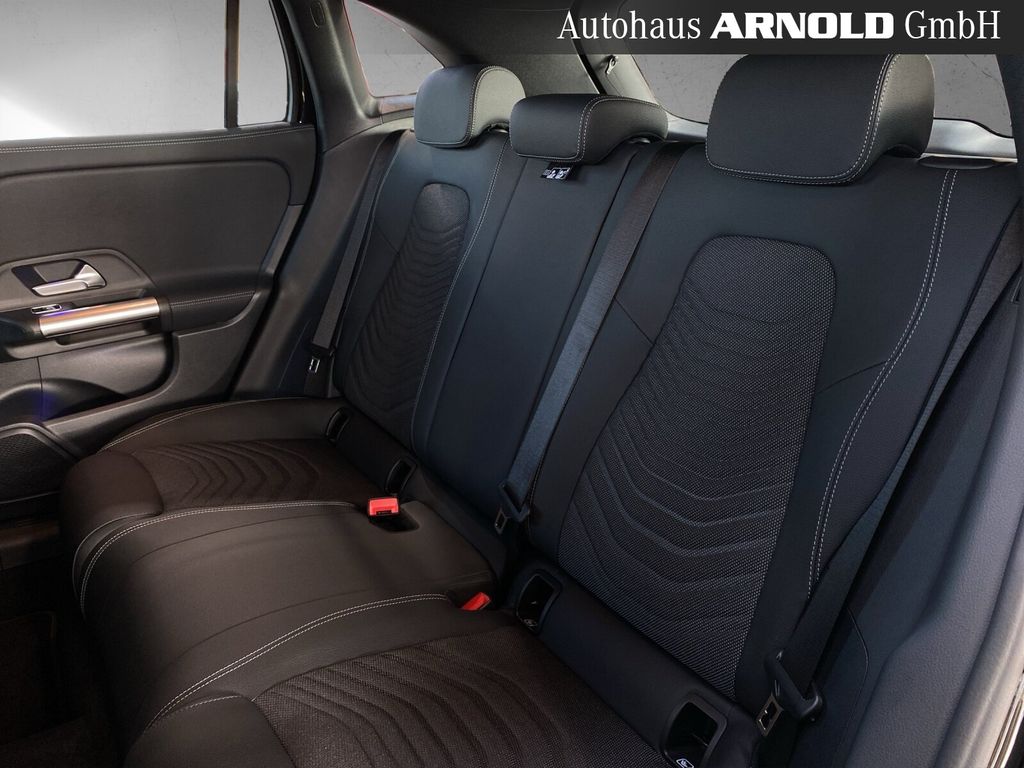 Mercedes-Benz GLA 180 2025