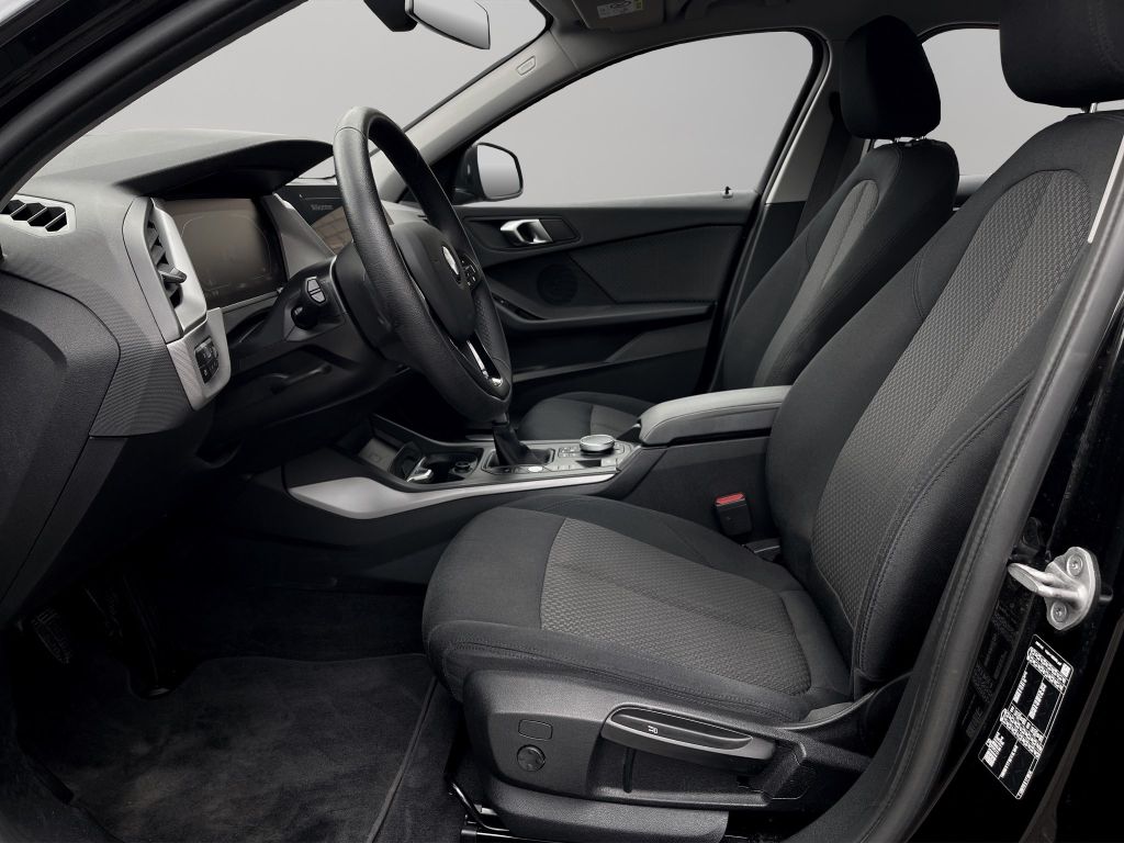BMW 118 2023