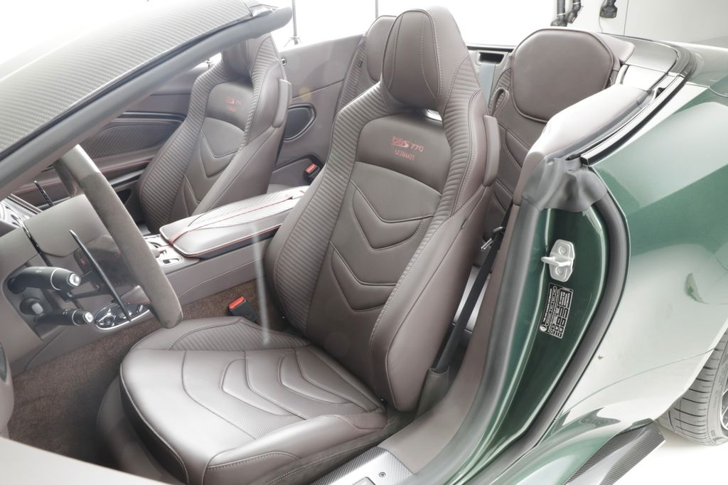 Aston Martin DBS 2023