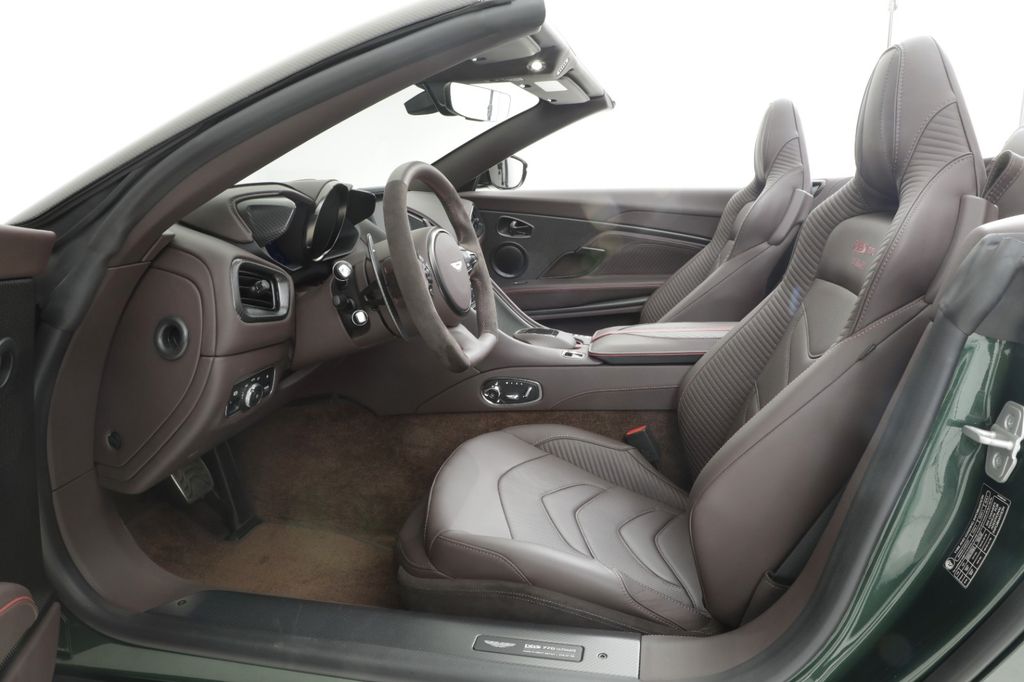 Aston Martin DBS 2023