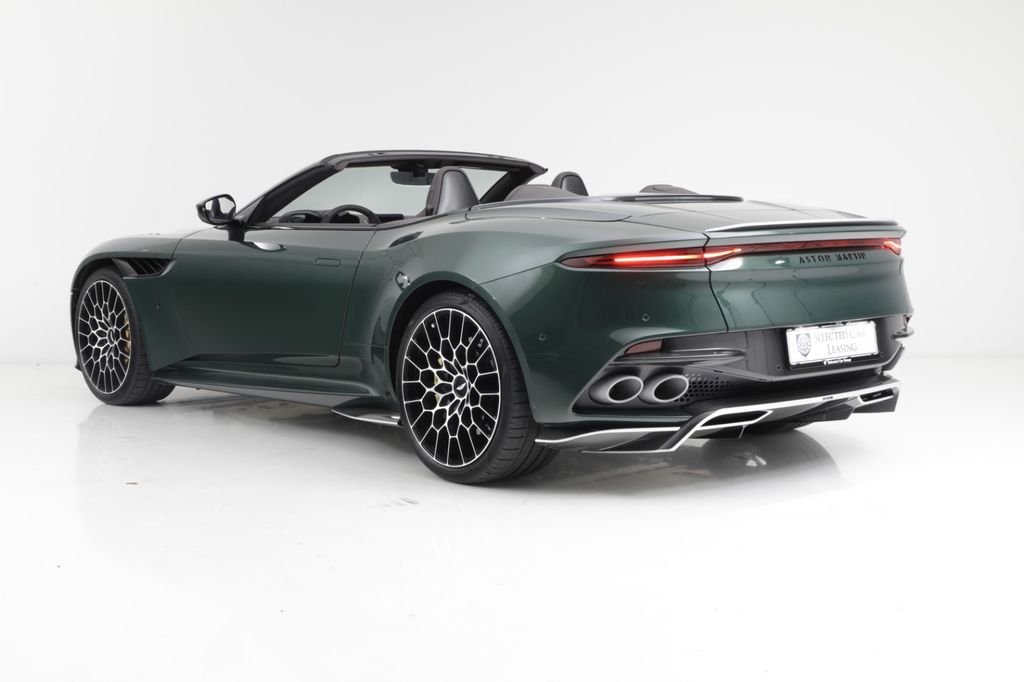 Aston Martin DBS 2023