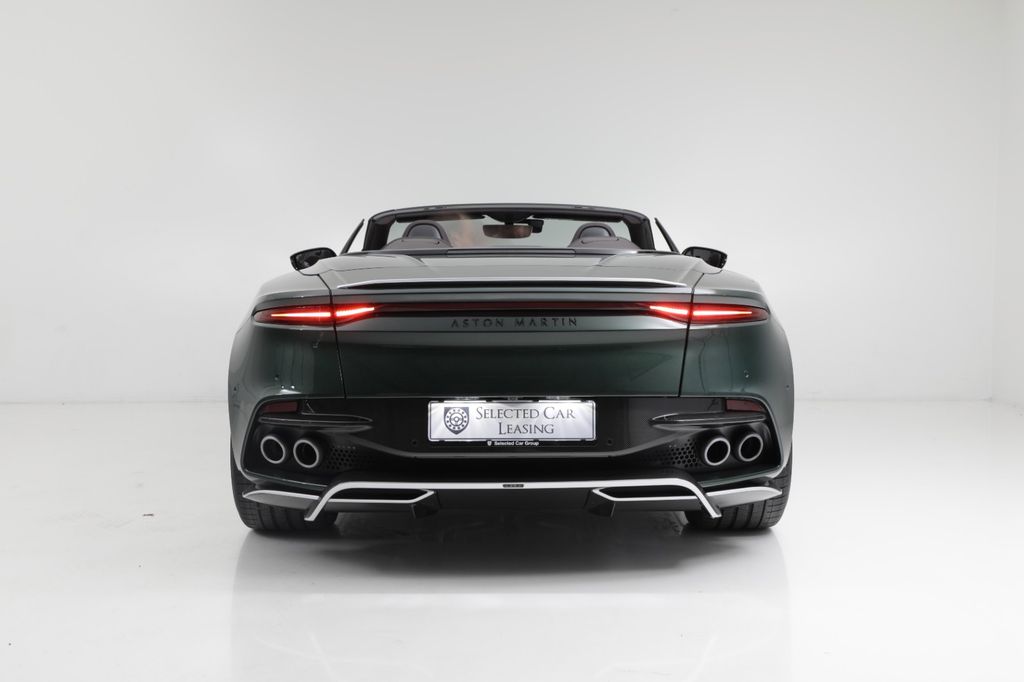 Aston Martin DBS 2023