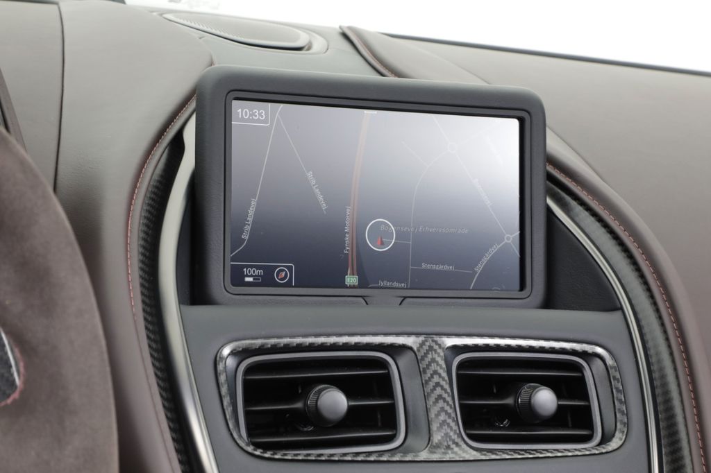 Aston Martin DBS 2023