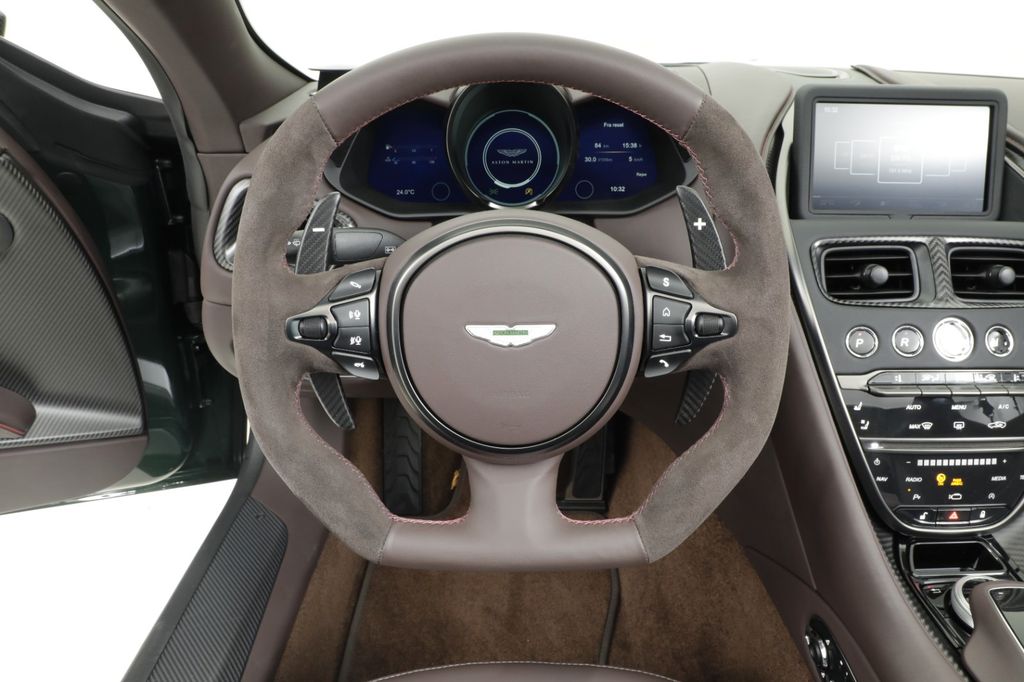 Aston Martin DBS 2023