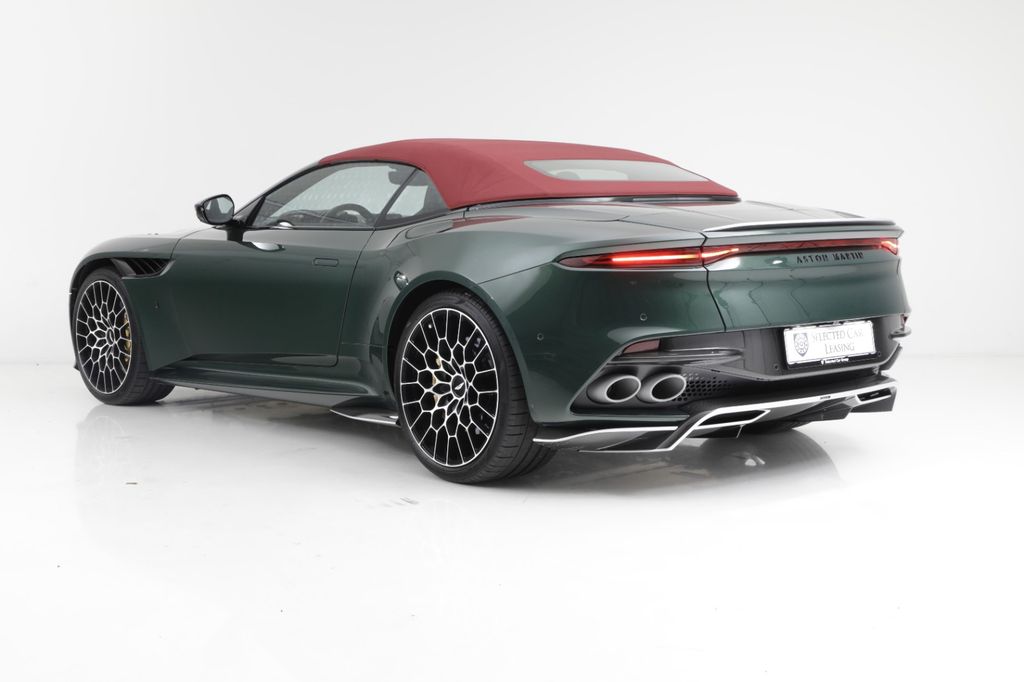 Aston Martin DBS 2023