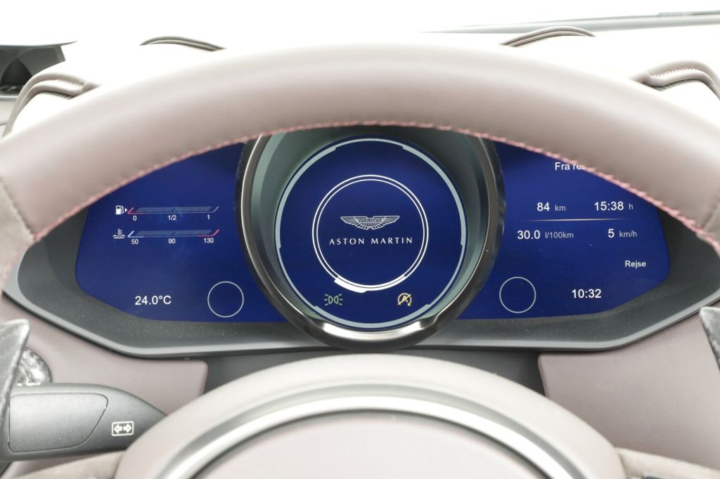 Aston Martin DBS 2023