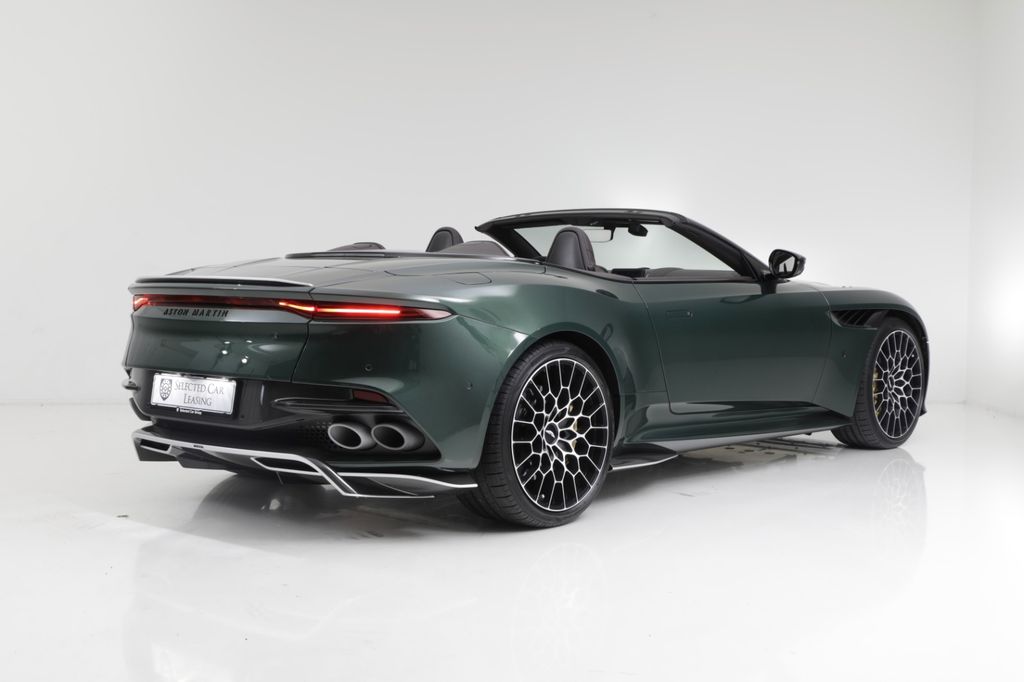 Aston Martin DBS 2023