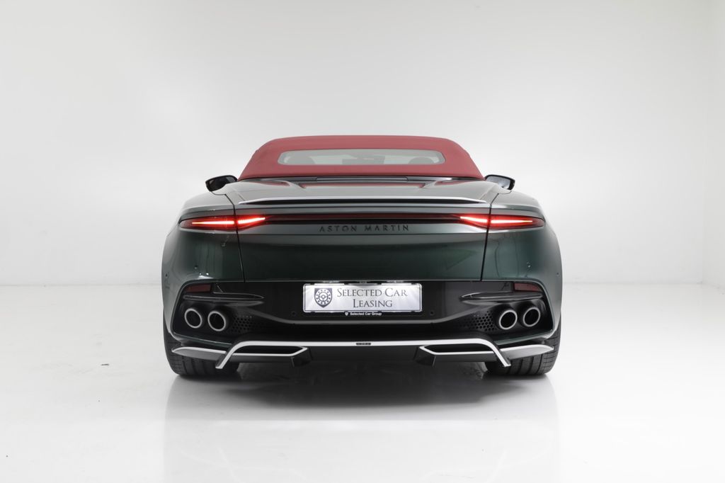 Aston Martin DBS 2023