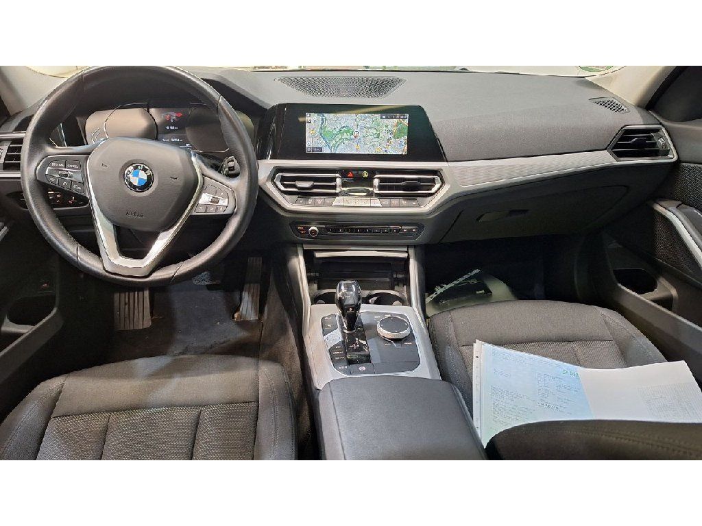 BMW 318 2021