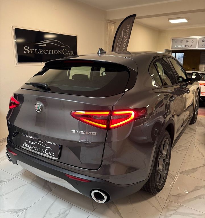 Alfa Romeo Stelvio 2021