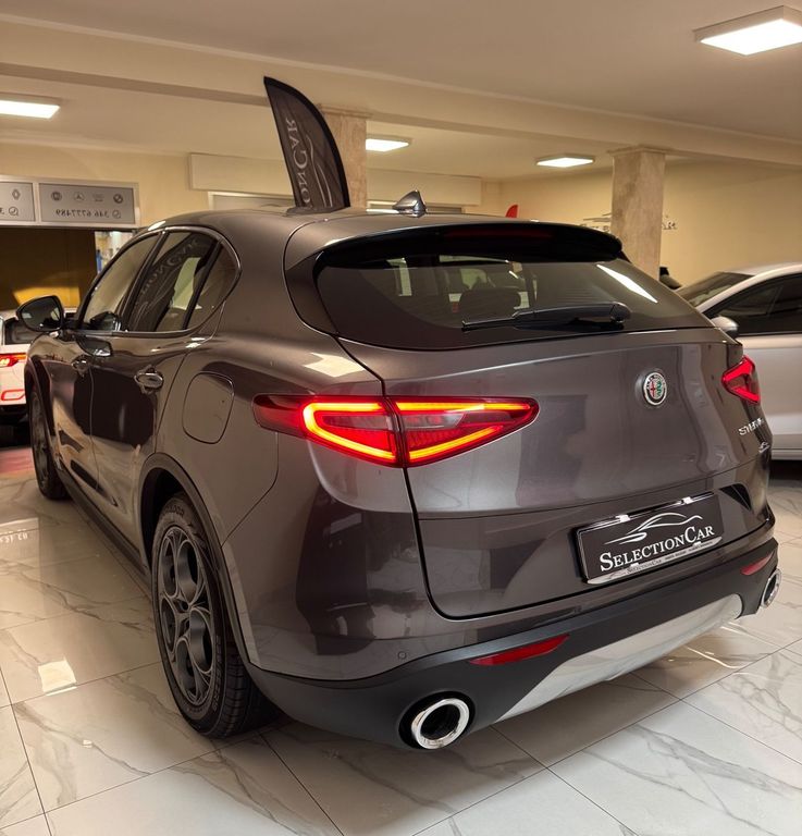 Alfa Romeo Stelvio 2021