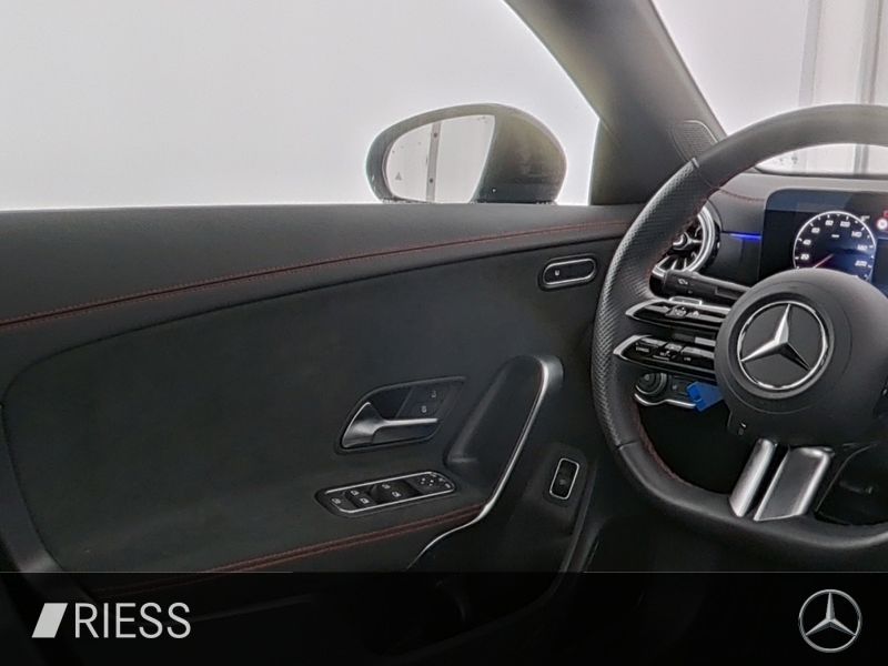 Mercedes-Benz CLA 200 2024