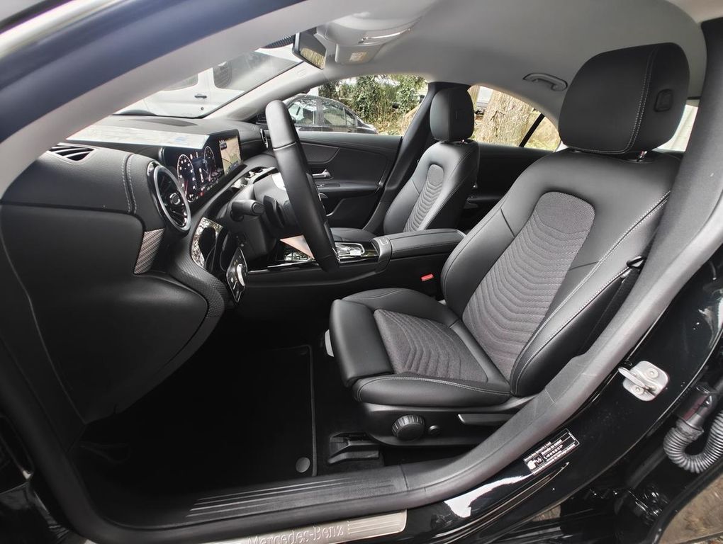 Mercedes-Benz CLA 180 2024