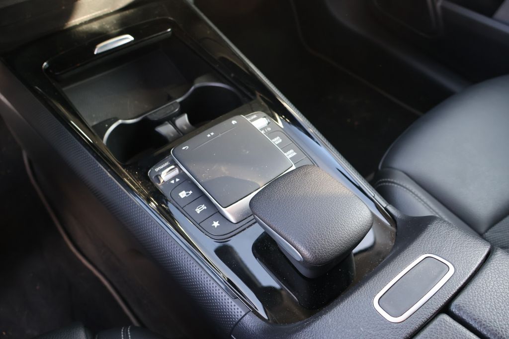 Mercedes-Benz GLB 200 2022