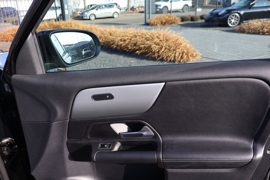 Mercedes-Benz GLB 200 2022