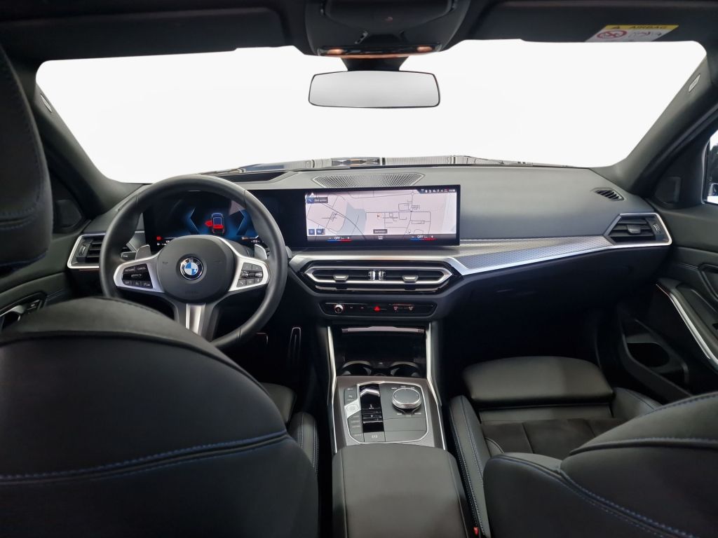 BMW 318 2024