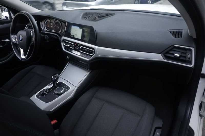 BMW 318 2022