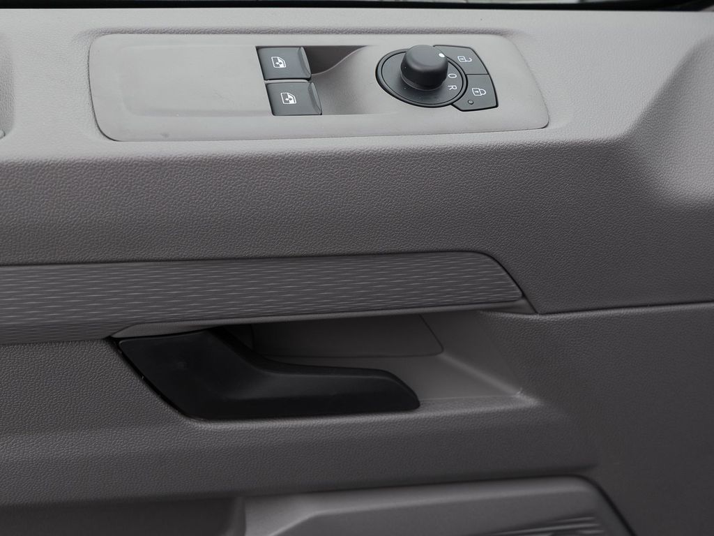 Volkswagen T7 Transporter 2025